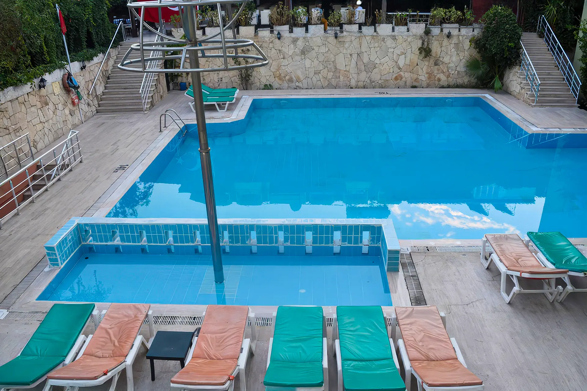Ares City Hotel havuzu