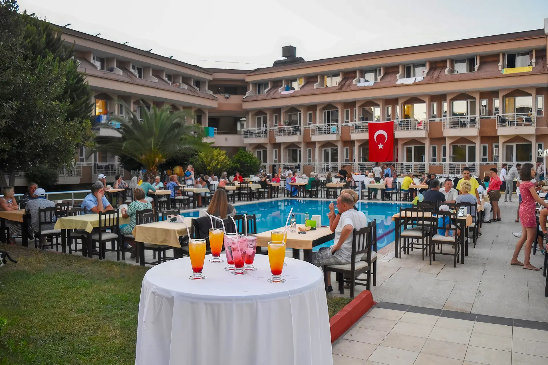 Ares Dream Hotel havuz alanı 13