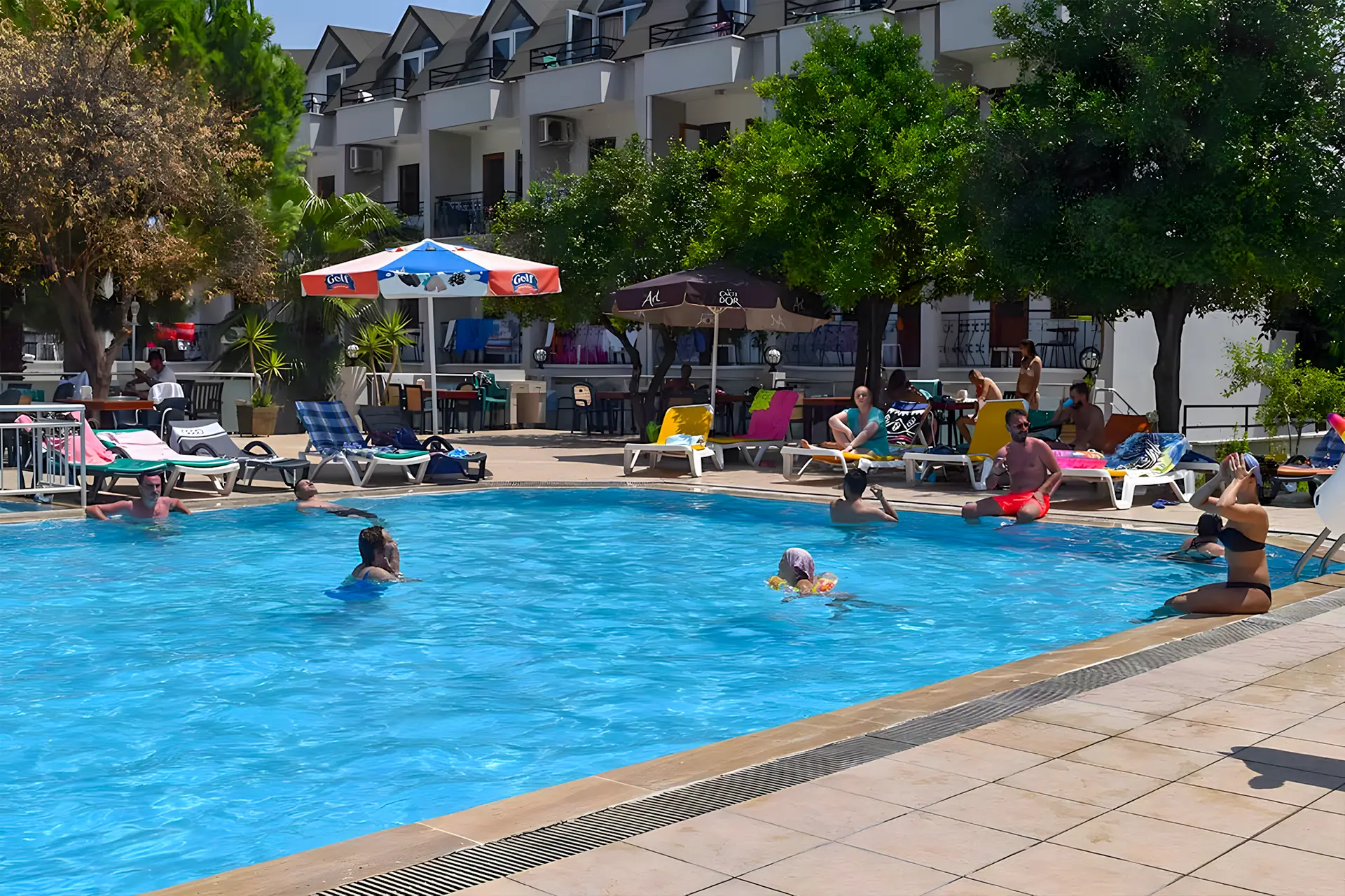 Ares Hotel havuzu