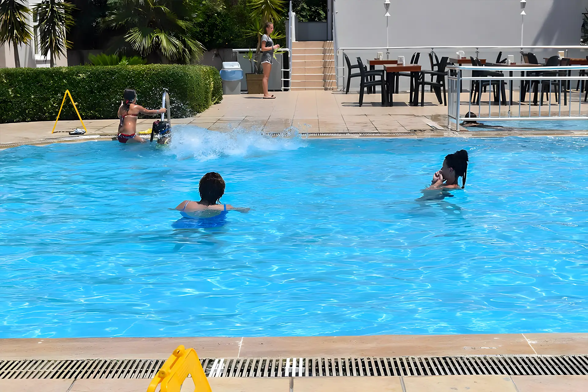 Ares Hotel havuzu