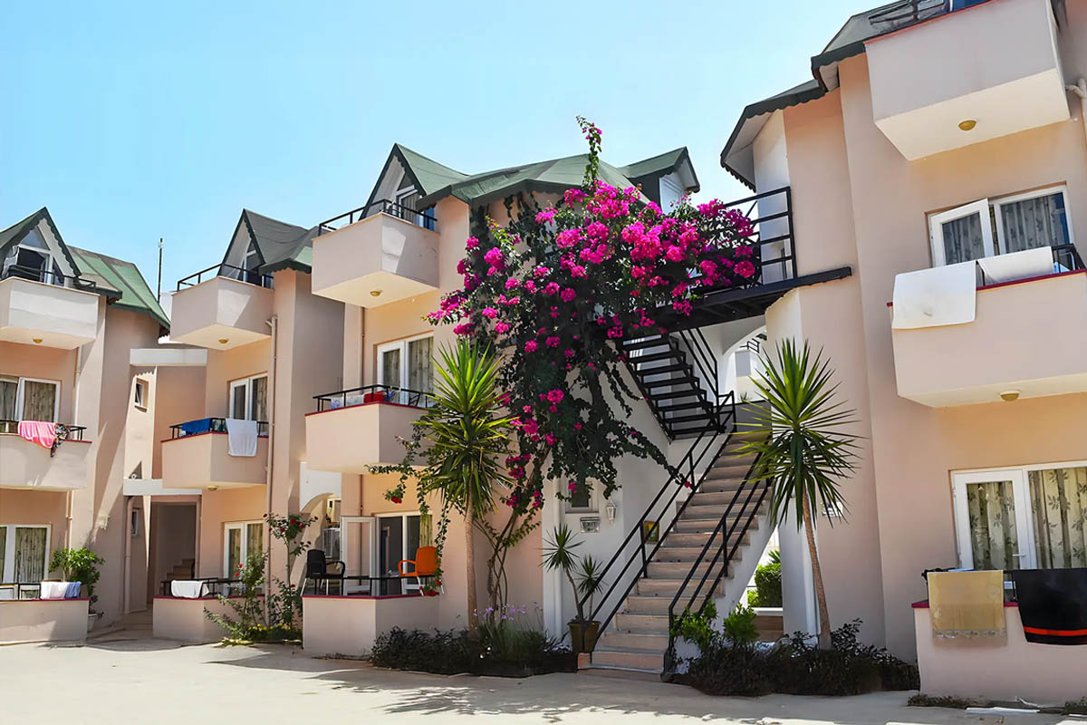 Ares Hotel giriş alanı